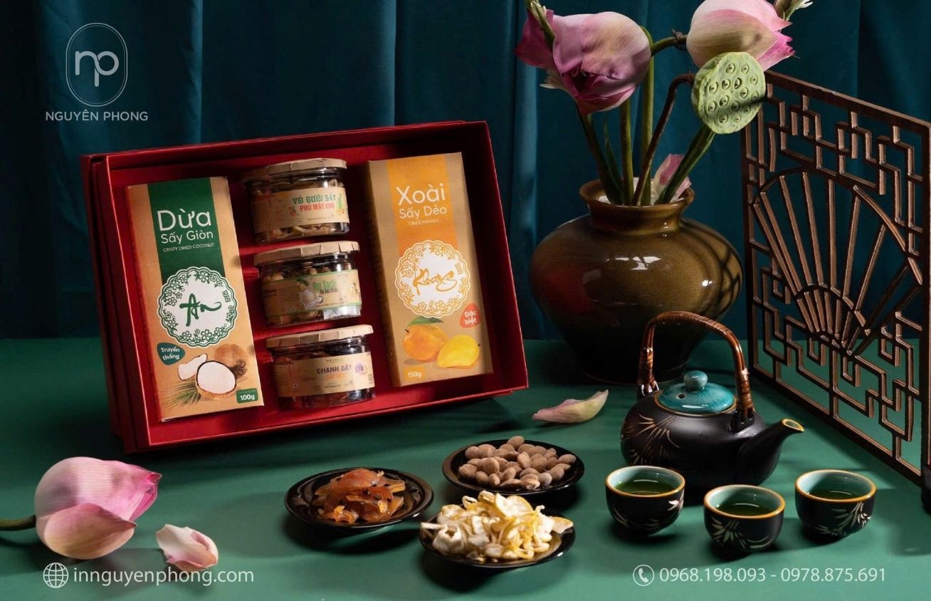 Mẫu hộp cứng có cốt đựng mứt tết làm quà tặng